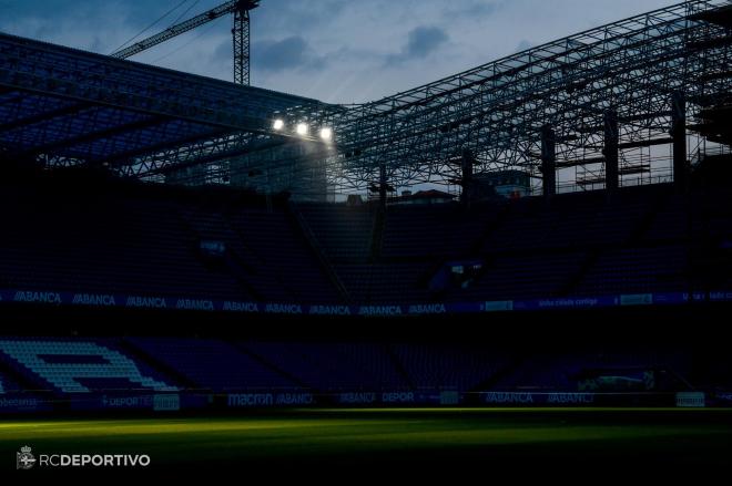 La nueva iluminación de Riazor comienza a estar operativa (Foto: RCD).