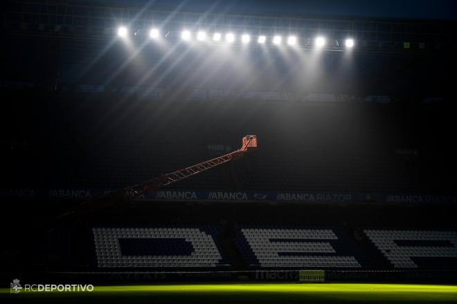 El Deportivo muestra las primeras imágenes de la nueva iluminación de Riazor (Foto: RCD).