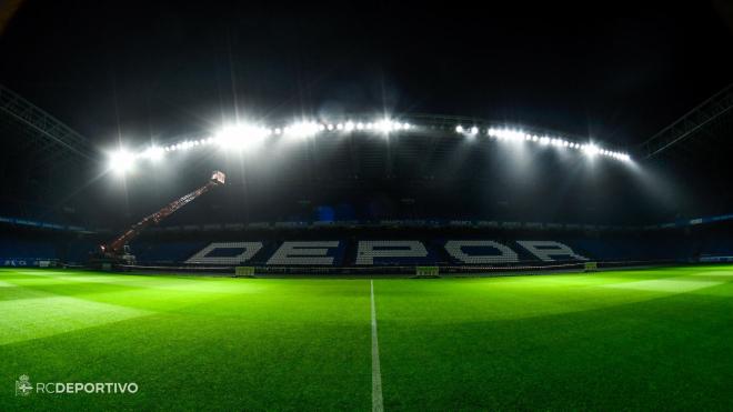 El Deportivo estrena iluminación y nuevo césped contra el Sporting de Gijón en Riazor (Foto: RCD).