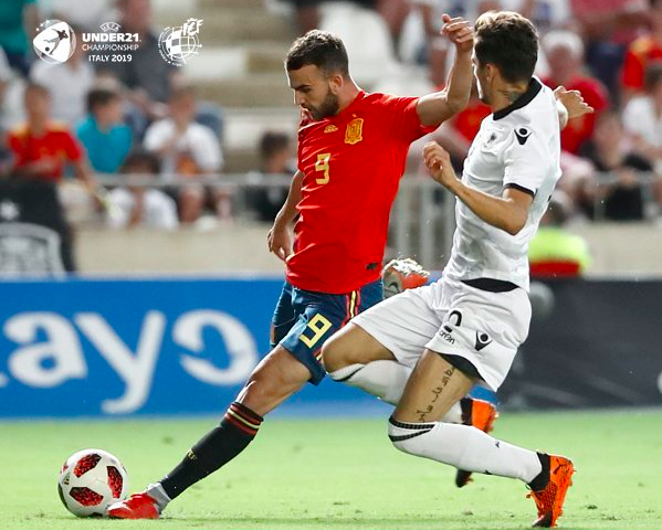 Borja Mayoral anotando un gol con España. (Foto: Sefútbol)