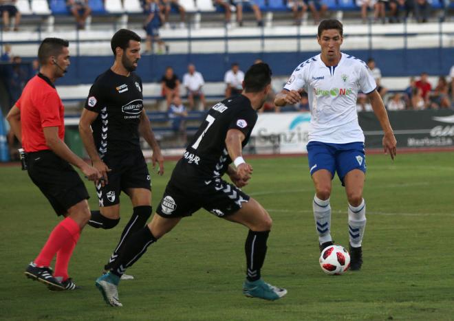 Montero, del Marbella, durante el partido ante el Ebro.