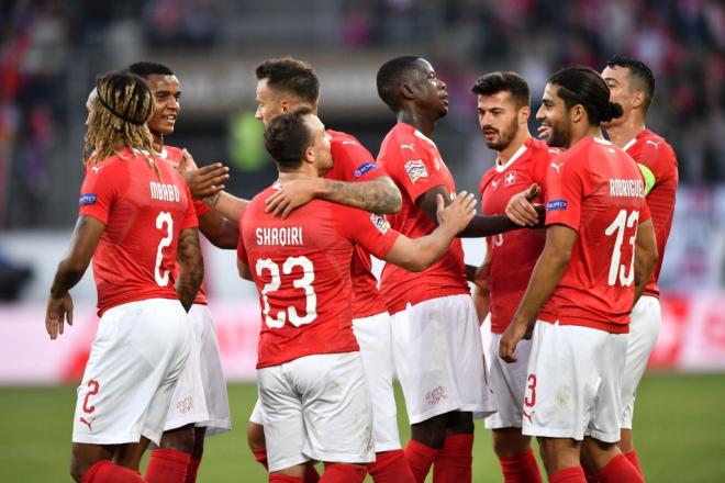 Los jugadores de Suiza celebran un gol en el partido ante Islandia de la Liga de Naciones.