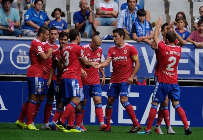 El Real Zaragoza celebra uno de los goles en el Tartiere (Foto: Luis Manso).