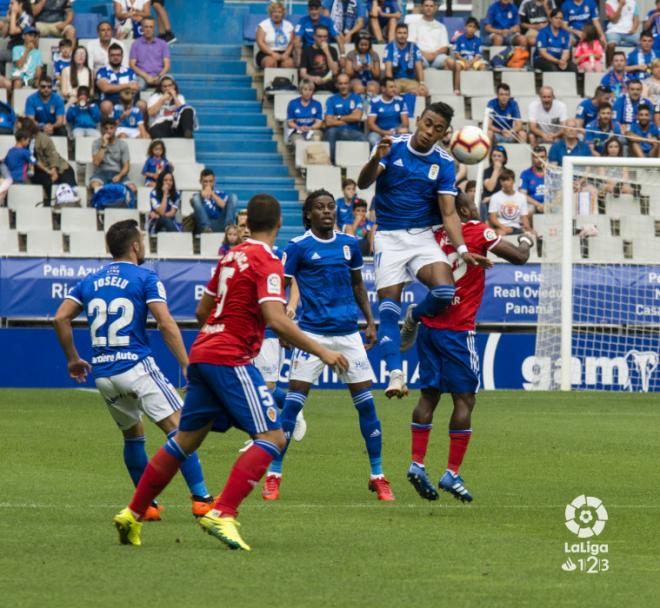 Lance del partido entre el Real Oviedo y el Zaragoza (Foto: LaLiga).