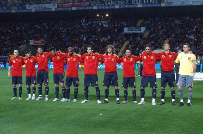 Alineación titular de la selección española en el amistoso de 2008 disputado ante Italia en el Martínez Valero de Elche.