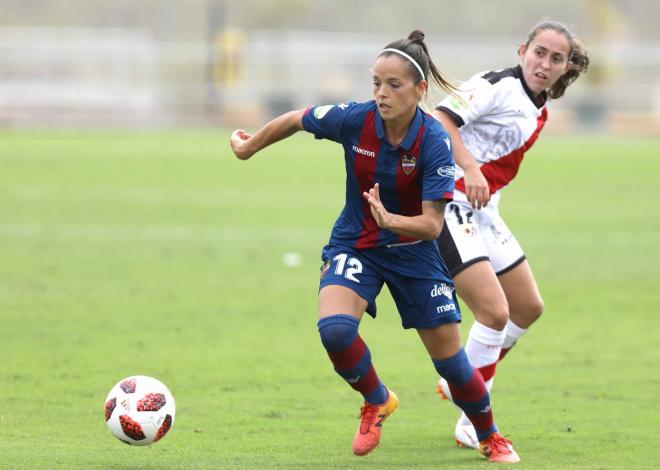 Claudia Zornoza, durante el Levante Femenino-Rayo (Levante UD).