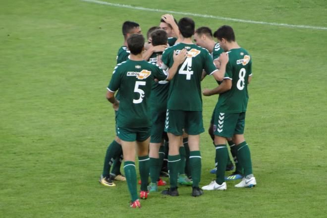 Los jugadores del Leioa celebrando el gol de Crespo. (Foto: Giovanni Batista)