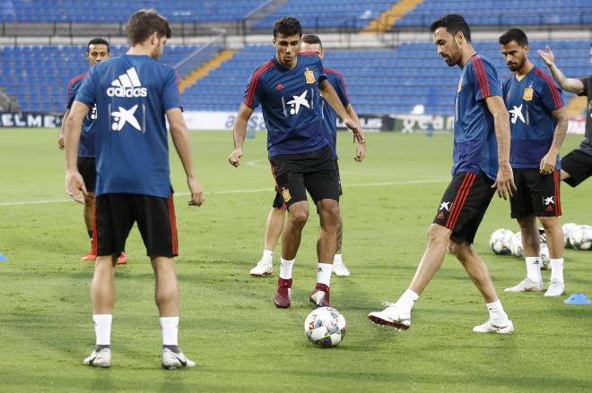 Busquets, durante el entrenamiento de la selección española.