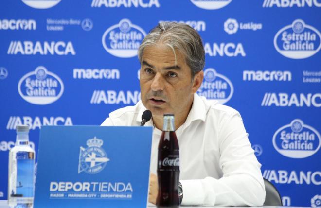 Natxo González, durante una rueda de prensa en Riazor (Foto: Iris Miquel).