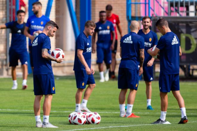 El Real Zaragoza se ejercita en la Ciudad Deportiva (Foto: Daniel Marzo).