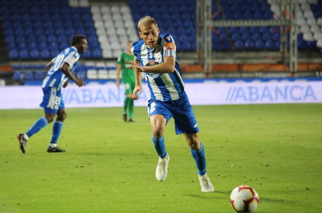 Álex Bergantiños, en un lance del Deportivo-Sporting de Gijón (Foto: Iris Miquel).