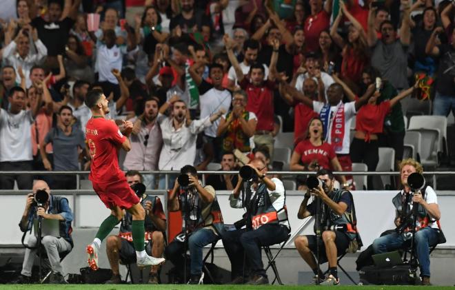 André Silva celebra el gol en el partido entre Portugal e Italia (Foto: UEFA).