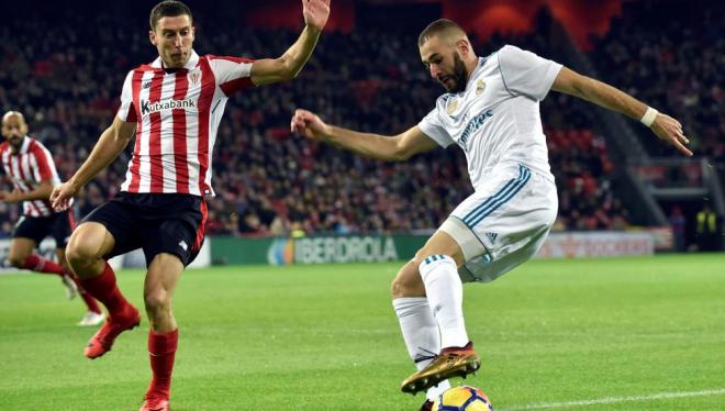 Benzema recorta a De Marcos en el Athletic-Real Madrid de la 17/18.