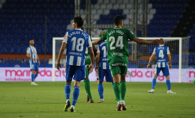 Carlos Fernández y Álex Pérez, durante el Dépor-Sporting de la pasada temporada (Foto: Iris Miquel).