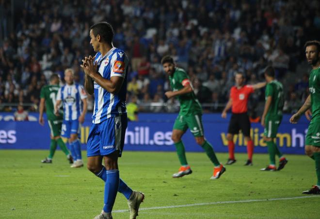 David Simón, en un lance de un partido en Riazor (Foto: Iris Miquel).