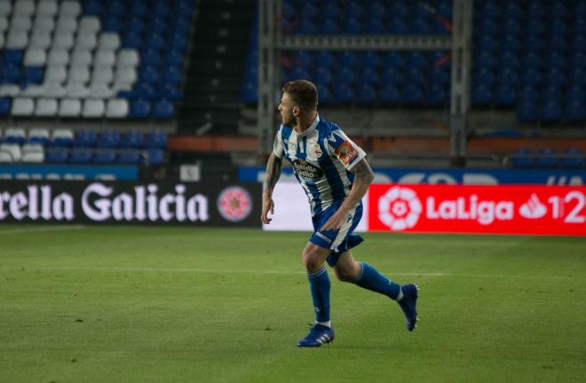 Diego Caballo, lateral izquierdo del Deportivo, en el Dépor-Sporting (Foto: Iris Miquel).