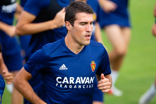 Alberto Zapater en un entrenamiento del Real Zaragoza en la Ciudad Deportiva (Foto: Daniel Marzo).