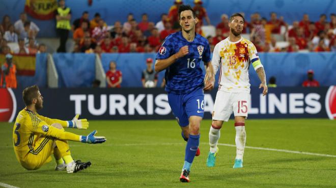 Nikola Kalinic corre tras su gol a España en la fase de grupos de la Eurocopa 2016.