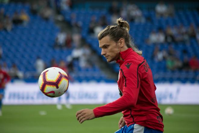 Sebastián Dubarbier, lateral izquierdo del Deportivo, en Riazor (Foto: Iris Miquel).