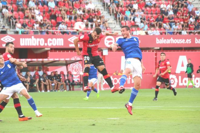 Christian disputa un balón aéreo en el partido ante el Mallorca (Foto: RCDMallorca).
