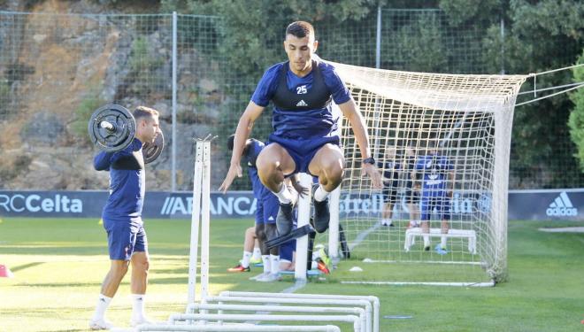 Júnior Alonso, durante un entrenamiento del Celta en A Madroa (Foto: RCCV).