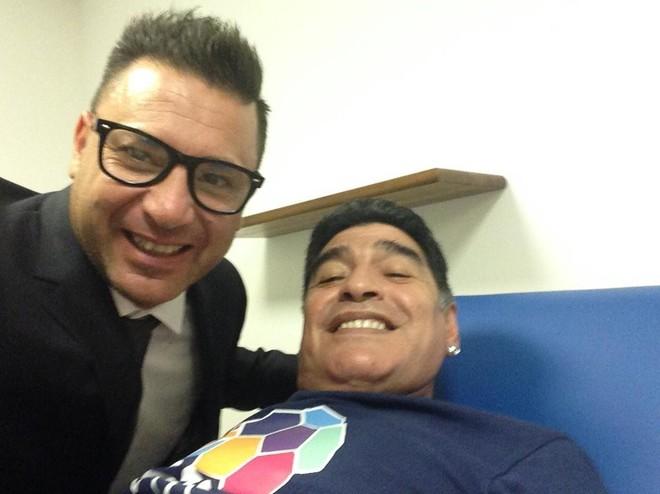 Antonio Mohamed, junto a su amigo Maradona.