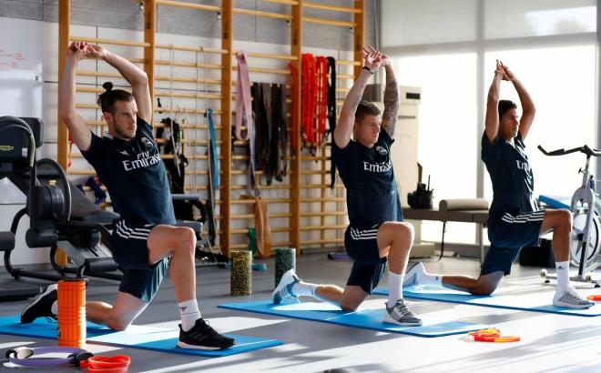 Bale, Kross y Varane entrenándose en el gimnasio (Foto: Real Madrid CF).