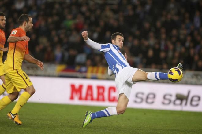 Agirretxe marcando el gol de la victoria frente al FC Barcelona en la temporada 12/13.
