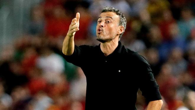 Luis Enrique da órdenes en el Martínez Valero.