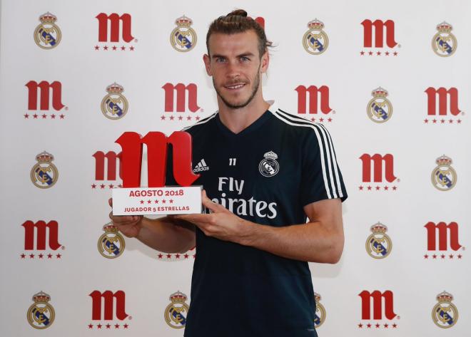 Bale, con el premio del mejor jugador de agosto.
