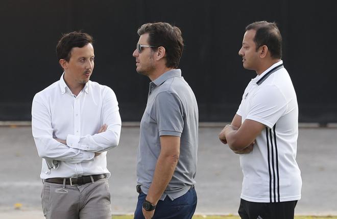 Pablo Longoria, Mateo Alemany y Anil Murthy juntos en Paterna. (Foto: David González)