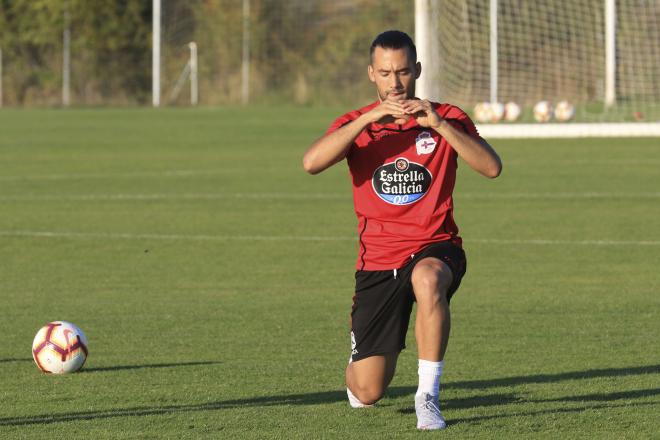 Quique González se ejercita con el Deportivo en Segovia (Foto: RCD).