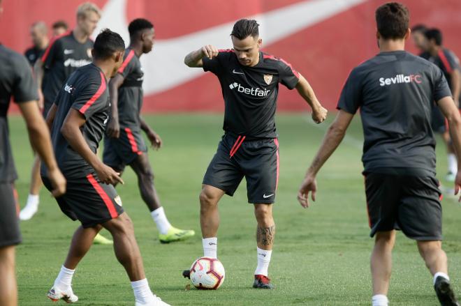 Roque Mesa, en el entrenamiento de este viernes.