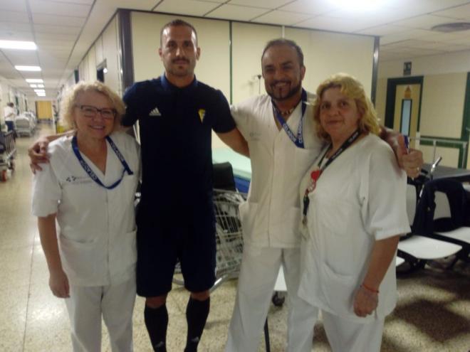 Servando Sánchez, tras ser atendido en las instalaciones del Hospital Universitario de Tenerife (foto: Cádiz CF).
