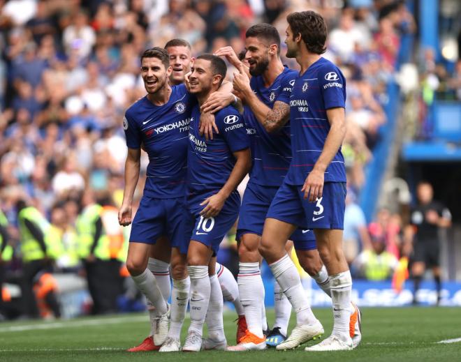 Los jugadores del Chelsea celebran uno de los goles de Hazard ante el Cardiff.