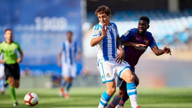 Oyarzabal y Umtiti en plena disputa en Anoeta (LFP).