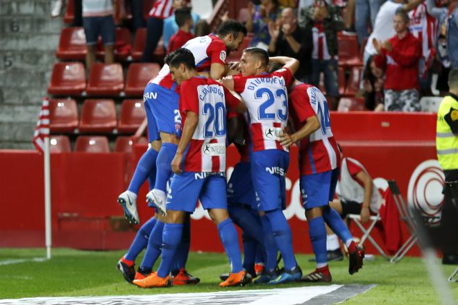 Los jugadores del Sporting celebran un gol en el partido de la pasada temporada ante el Numancia (Foto: Luis Manso).