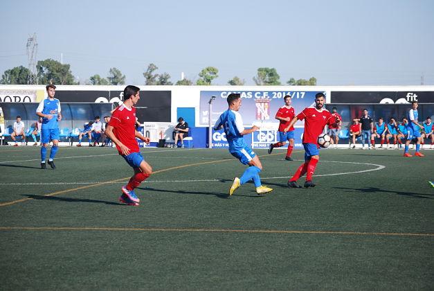Un lance del juego en el partido Camas-Demo de Primera Andaluza (Carlos Villadiego).