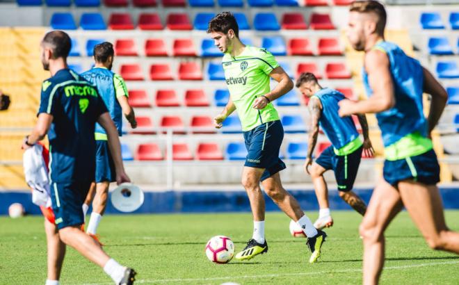 Vukcevic, en el entrenamiento del Levante. (Foto: Levante UD)