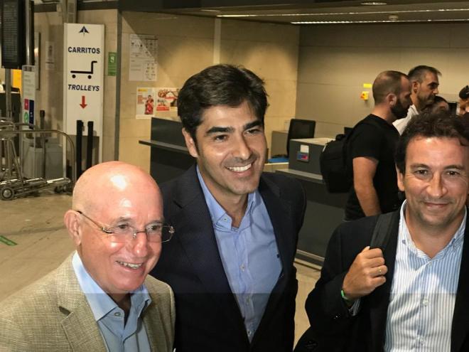 Haro, Serra y Catalán en el aeropuerto