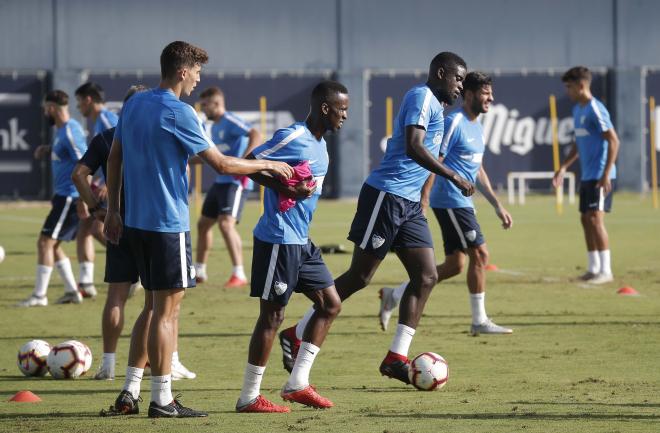 Pau Torres, Koné y N'Diaye en un entrenamiento.