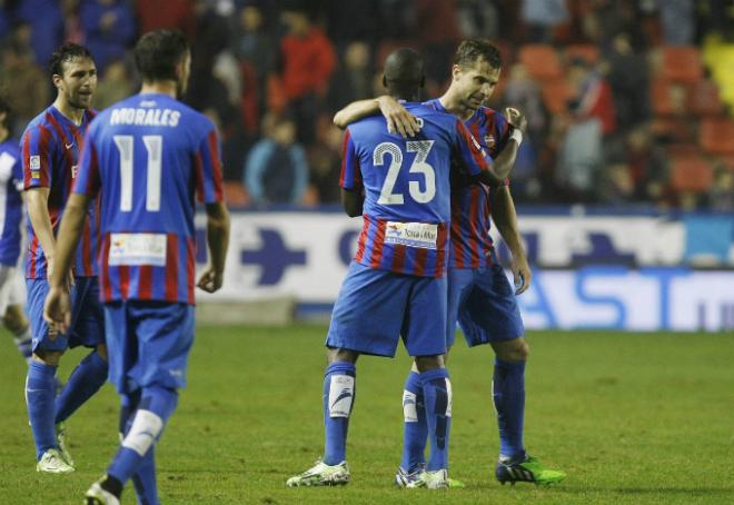 Andreas Ivanschitz celebra un gol con el Levante UD (Alberto Iranzo).