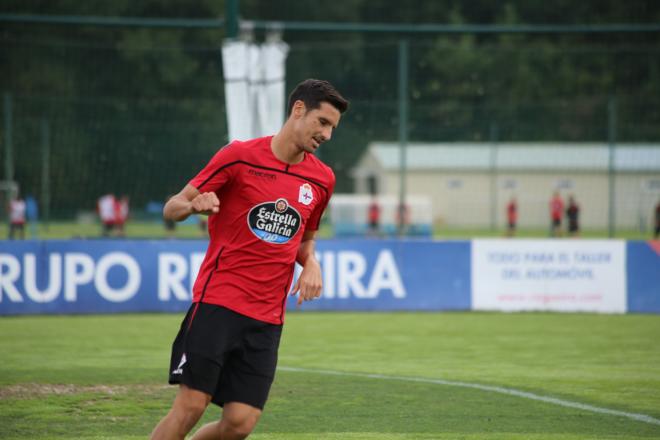 Vicente Gómez, centrocampista canario del Deportivo, en Abegondo (Foto: Iris Miquel).