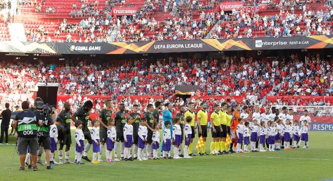 Alineaciones en el Sevilla-Standard de la primera jornada.