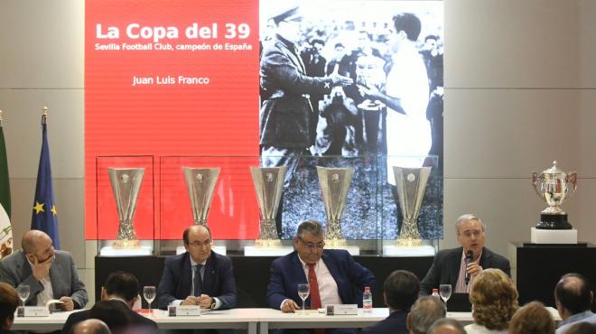 José Castro, presidente del Sevilla, en la presentació del libro 'La Copa del 39' (Sevilla FC).