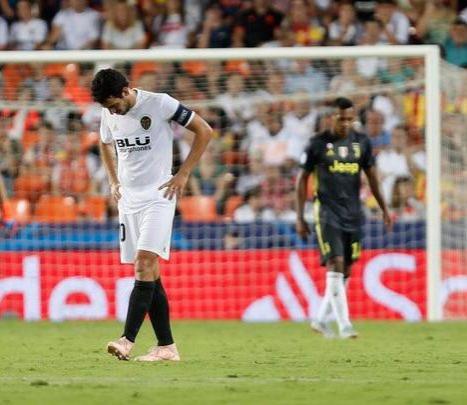 Dani Parejo abatido en el Valencia-Juventus. (Foto: Valencia CF)