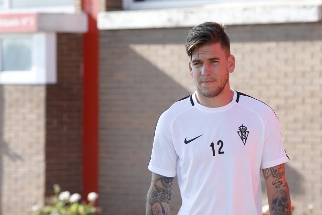 Álvaro Jiménez durante un entrenamiento en Mareo (Foto: Luis Manso).