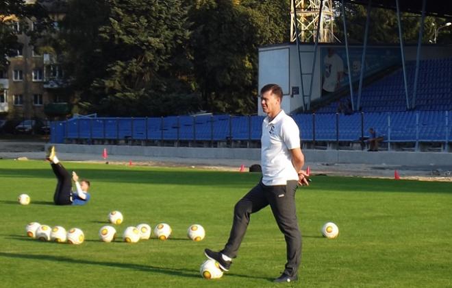 Igor Lediakhov en su primera sesión de trabajo en Kaliningrado (Foto: FC Baltika).