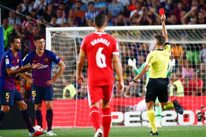 Lenglet ve la cartulina roja en el Barcelona-Girona de la quinta jornada.