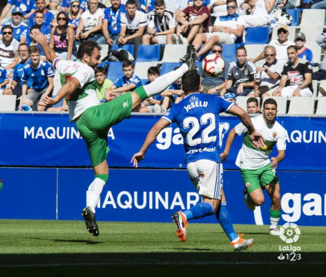 Joselu, atento a la jugada (Foto: LaLiga).